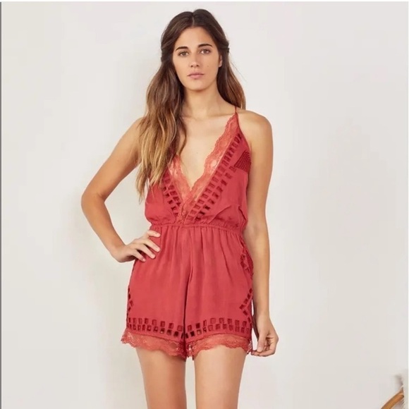 TULAROSA ‘Charmer’ Lace Eyelet Romper Size Large - Picture 1 of 14